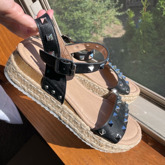 Shoes - Platform Studded Sandals!